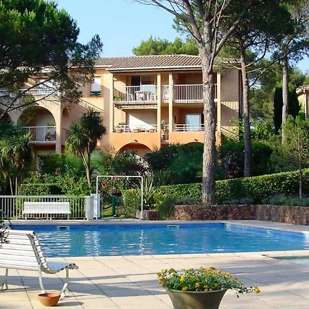 Appartement Studio Avec Piscine Partagee Et Jardin Amenage A Raphael A 5 Km De La Plage