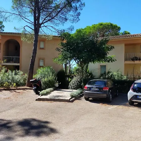Studio Avec Piscine Partagee Et Jardin Amenage A Raphael A 5 Km De La Plage Appartement